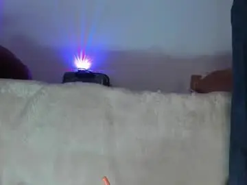 Chaturbate Live Sex Cam of emiily15_