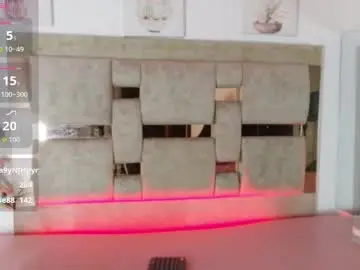 Chaturbate Live Sex Cam of natasha_adams___