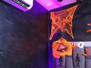 Chaturbate Live Sex Cam of kissme_luna