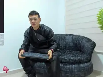 Chaturbate Live Porn of juniormorris_