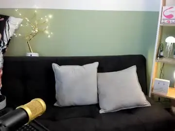 Chaturbate Live Sex Cam of lilly_sweet02
