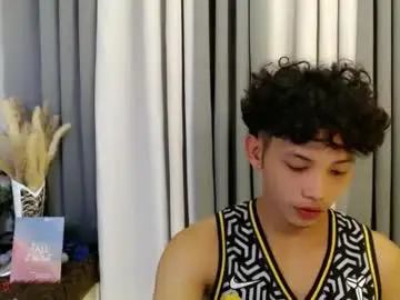 Chaturbate Adult Video Chat of itzme_curlyalvin