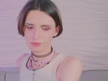 Chaturbate Live Sex Cam of kira_long