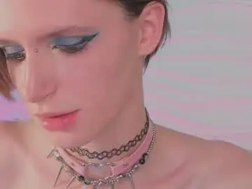 Chaturbate Live Sex Cam of kira_long