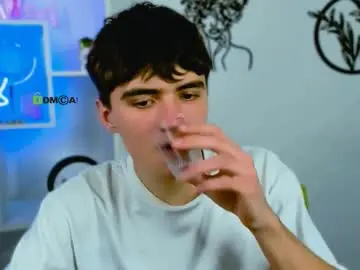 Chaturbate Nude Webcam of emil_lucky