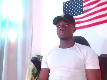 Chaturbate Live Sex Cam of mylowallacee