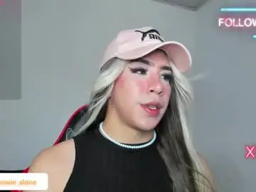 Chaturbate Live Sex Cam of alonehazel