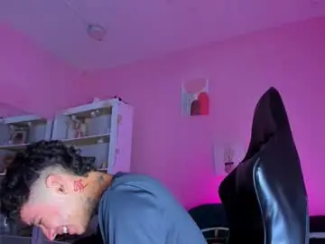 Chaturbate Live Sex Cam of ian_castillo_