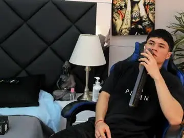 Chaturbate Live Sex Cam of roan_birkin