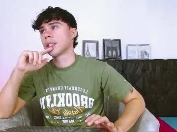 Chaturbate Live Sex Cam of ithan_salvatore