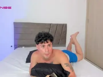 Chaturbate Watch Live Sex Cams of ithan_salvatore