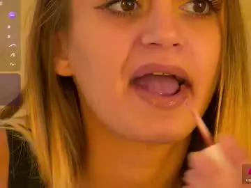 Chaturbate Live Porn of celine_petite