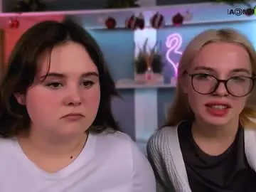 Chaturbate Live Sex Cam of candy_flossie1