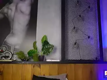 Chaturbate Live Sex Cam of andrewortix