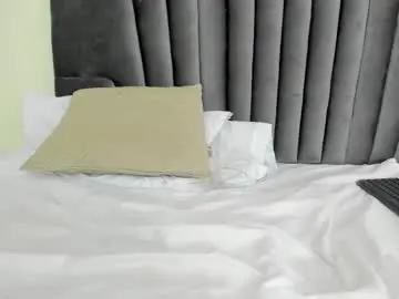 Chaturbate Live Sex Cam of katiia_sweet_