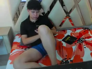Chaturbate Live Sex Cam of benjamintwink1