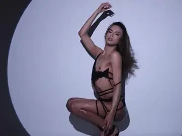 Chaturbate Sex Cam of chloe_cherry21