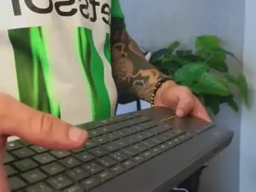 Chaturbate Adult Video Chat of ades_lowe