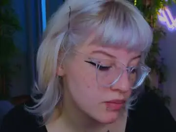 Chaturbate Live Sex Cam of me1roze