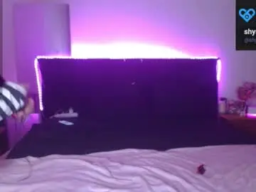 Chaturbate Live Sex Cam of shysweetrish