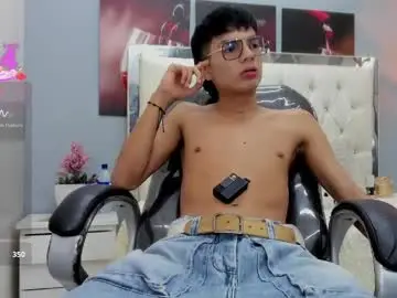 Chaturbate Live Sex Cam of noha_scott