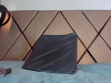 Chaturbate Live Sex Cam of camila_thomsson