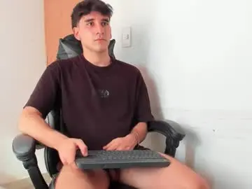 Chaturbate Nude Webcam of leo_jones389