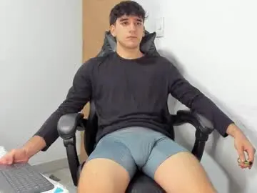 Chaturbate Nude Webcam of leo_jones389