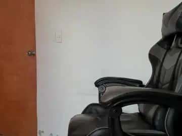 Chaturbate Nude Webcam of leo_jones389