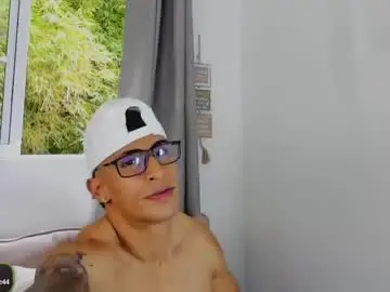 Chaturbate Live Porn of mr_adrian_