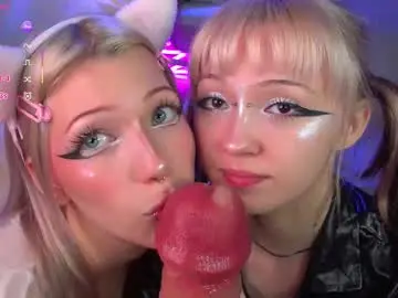 Chaturbate Live Sex Cam of nikkisilk