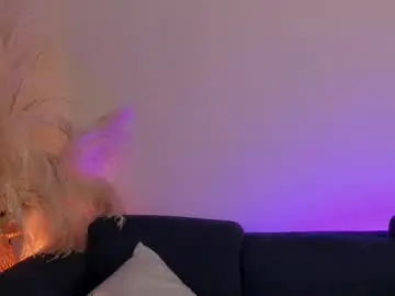 Chaturbate Live Sex Cam of violetcollins_