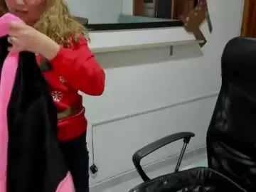 Chaturbate Live Sex Cam of julieta_star69