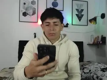 Chaturbate Free Porn Cam of thomas_and_lyan