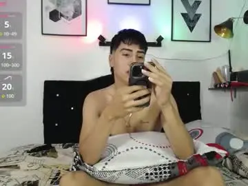 Chaturbate Live Sex Cam of thomas_and_lyan