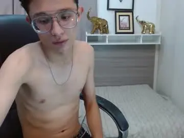 Chaturbate Live Sex Cam of santiago_russo18