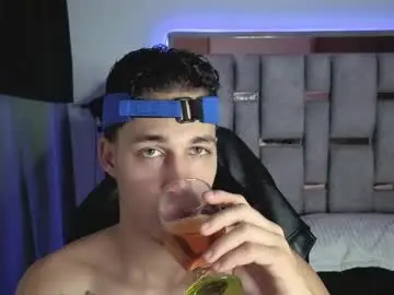 Chaturbate Best live sex cam show of orionblaze69_