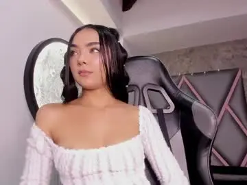 Chaturbate Watch Live Sex Cams of emily_queen03