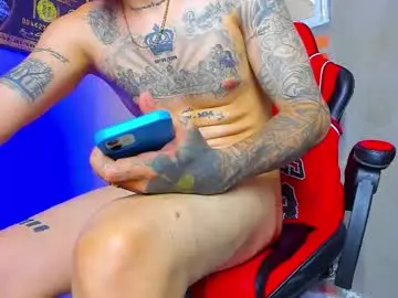 Chaturbate Live Sex Cam of daniel_tattooed_smoker