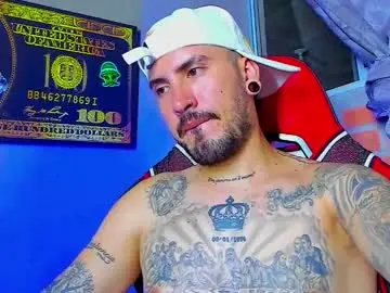 Chaturbate Live Sex Cam of daniel_tattooed_smoker