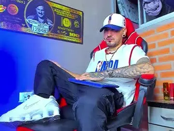 Chaturbate Adult Webcams of daniel_tattooed_smoker