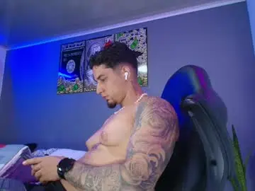 Chaturbate Live Sex Cam of camiloalvarezzz3