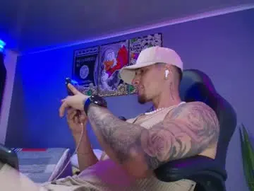 Chaturbate Sex Cam of camiloalvarezzz3