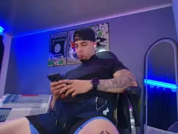 Chaturbate Live Sex Cam of camiloalvarezzz3