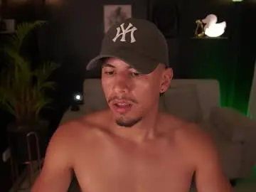 Chaturbate Live Sex Cam of aaronfox_