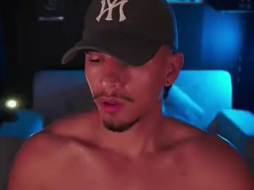 Chaturbate Watch Live Sex Cams of aaronfox_