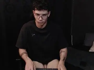 Chaturbate Live Sex Cam of magic_boy01