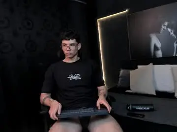 Chaturbate Live Porn of magic_boy01