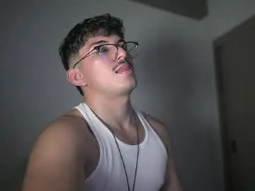 Chaturbate Live Sex Cam of simoon_01