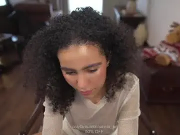Chaturbate Nude Webcam of amnie_